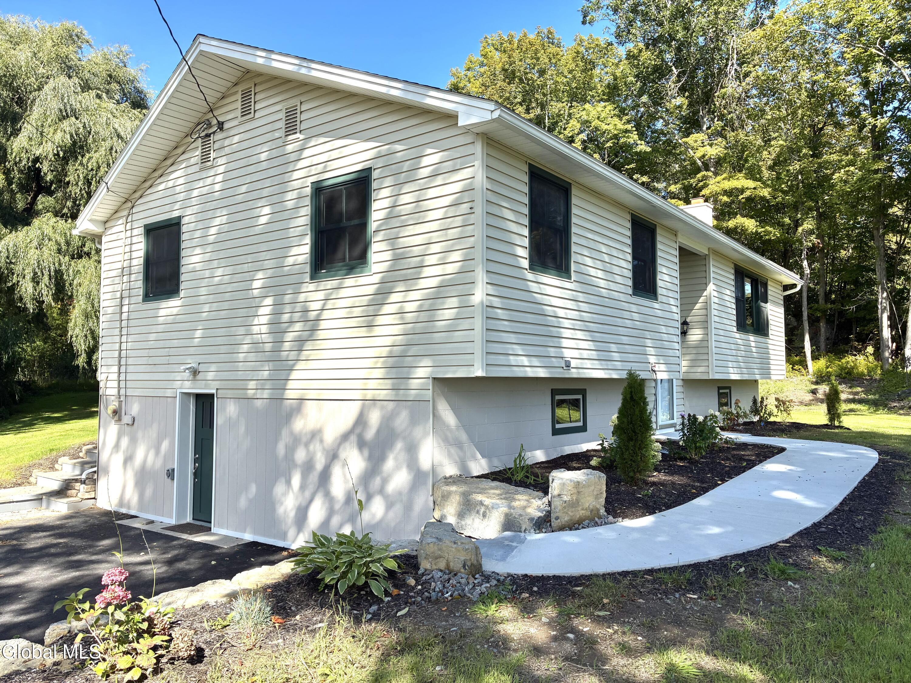 14073 New York 22 Clemons NY 12819