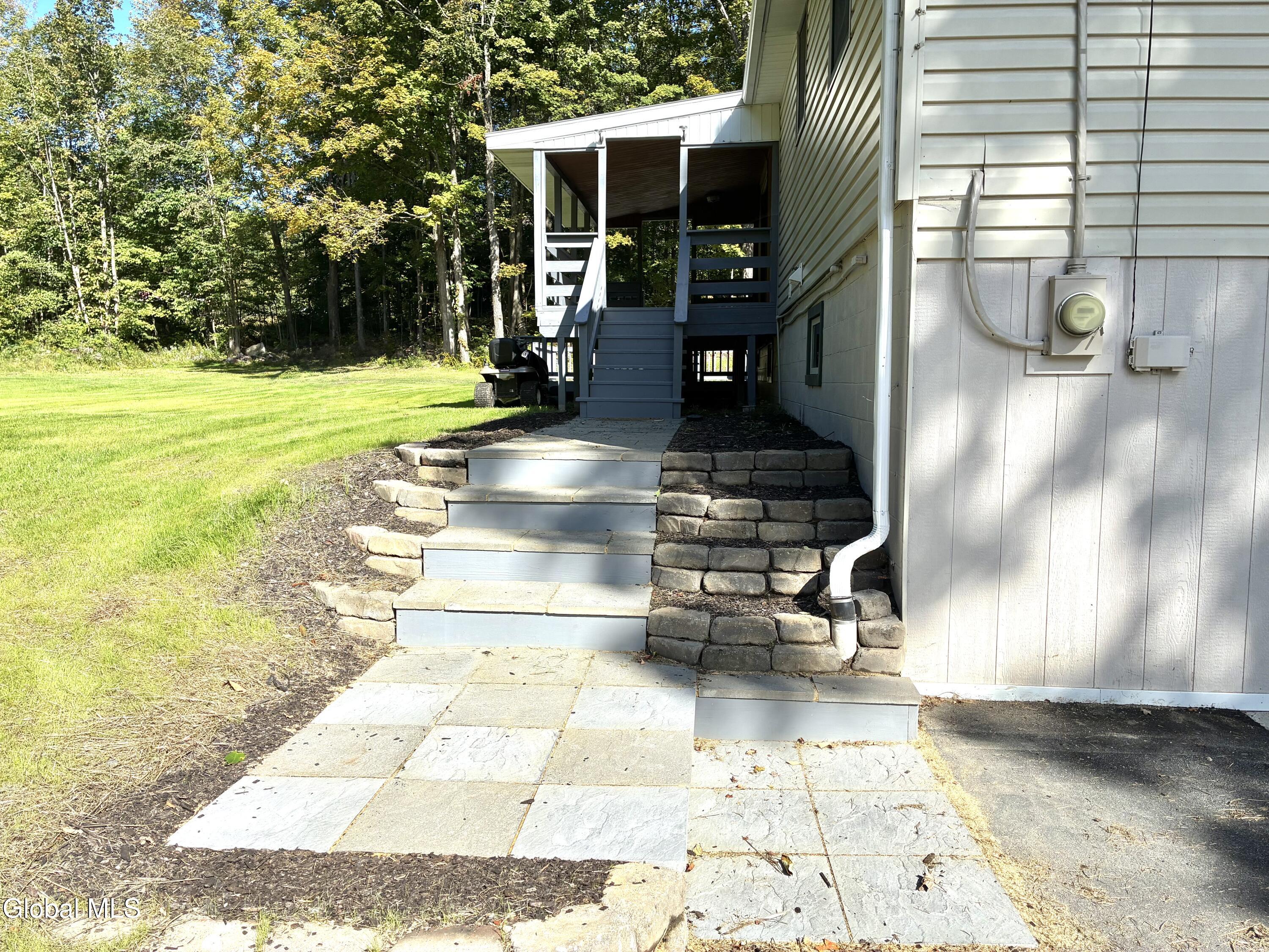 14073 New York 22 Clemons NY 12819