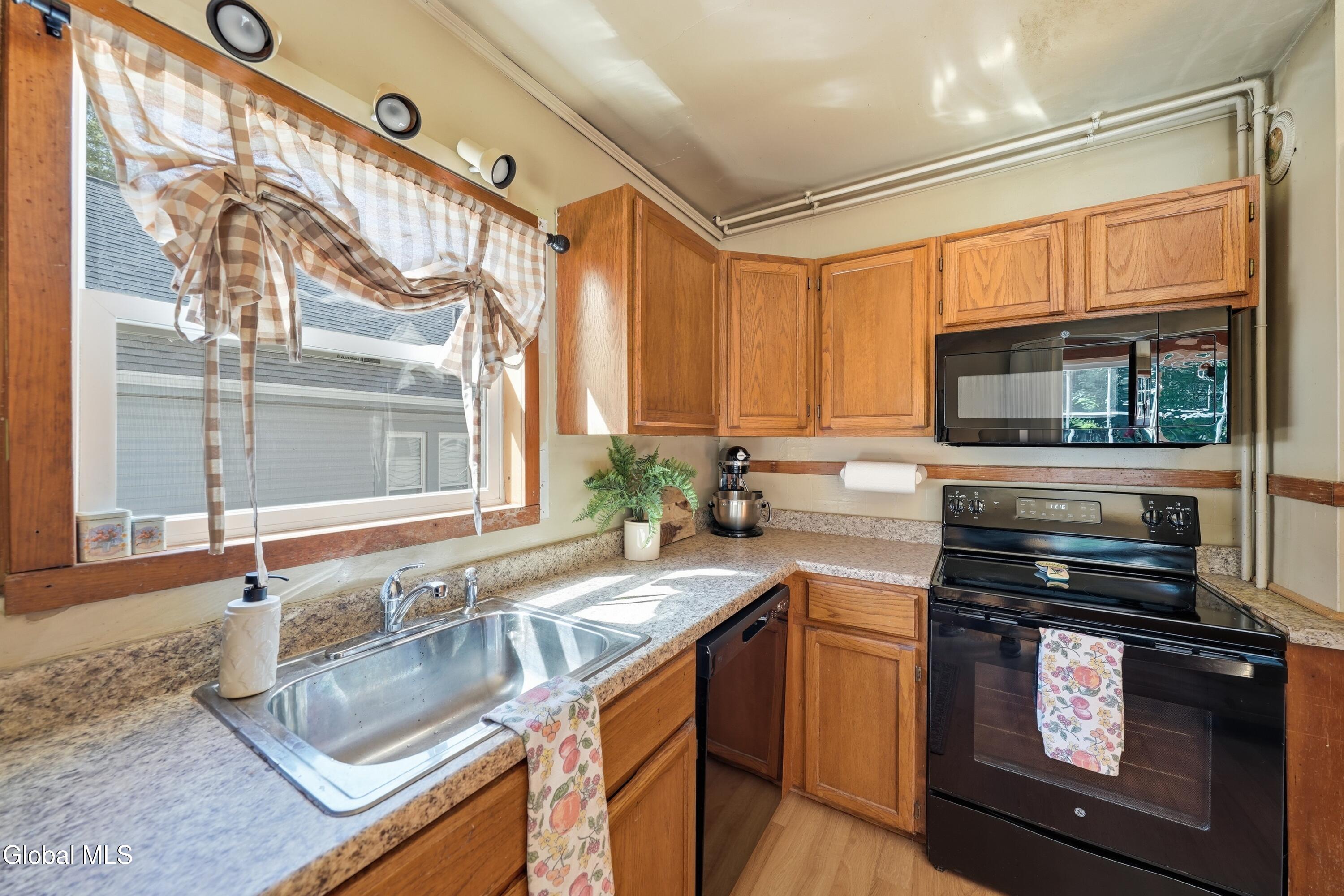 1472 Lexington Avenue Schenectady NY 12309