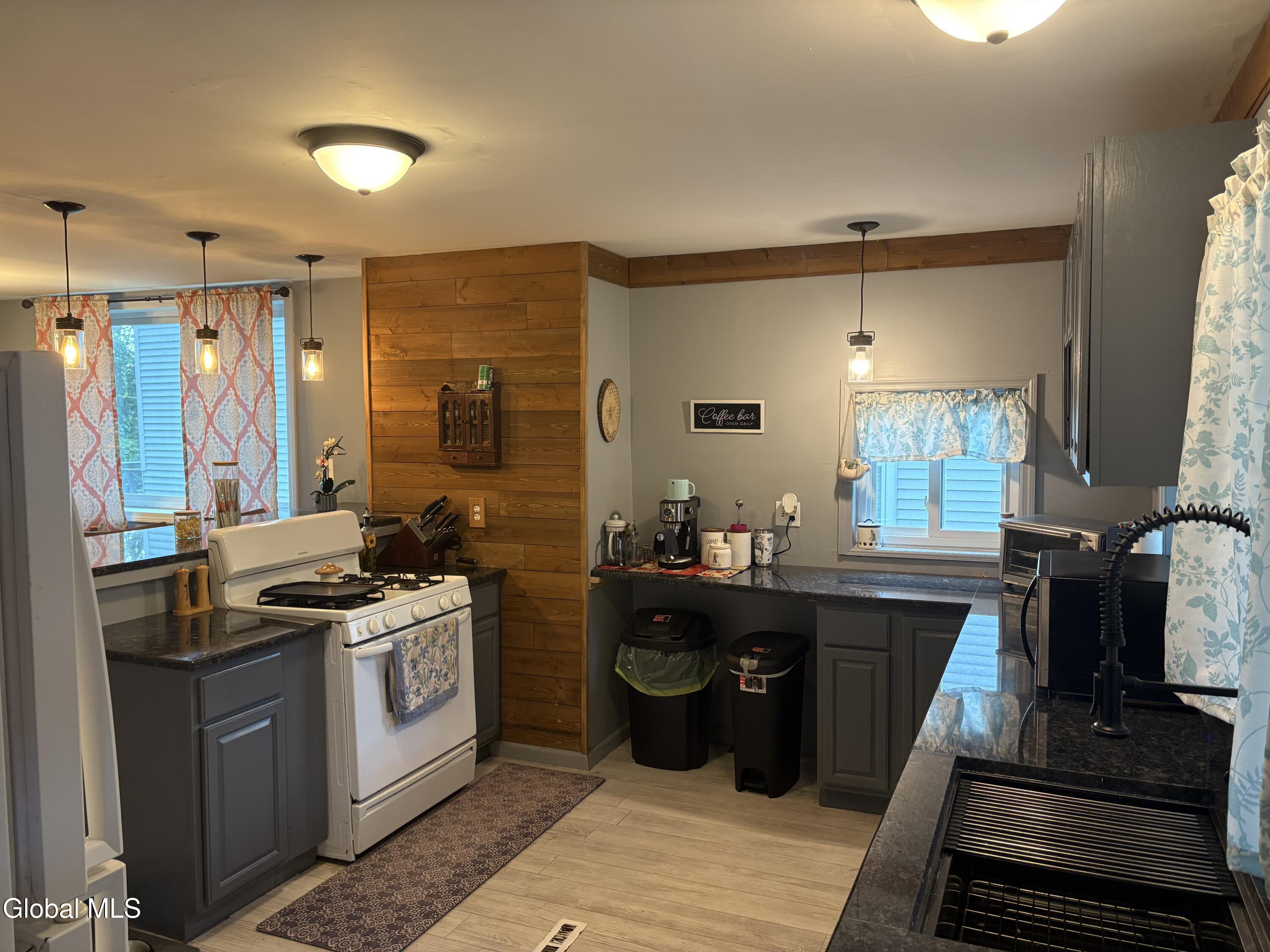 62 3rd Avenue Gloversville NY 12078