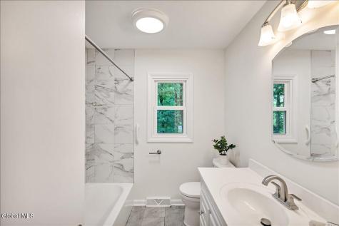 40 Oakwood Boulevard Clifton Park NY 12065