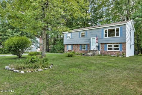 40 Oakwood Boulevard Clifton Park NY 12065