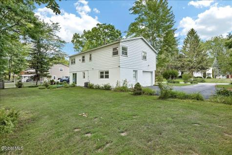 40 Oakwood Boulevard Clifton Park NY 12065