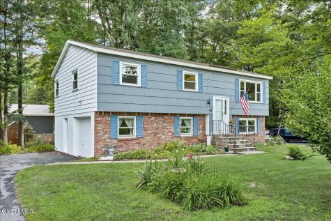 40 Oakwood Boulevard Clifton Park NY 12065