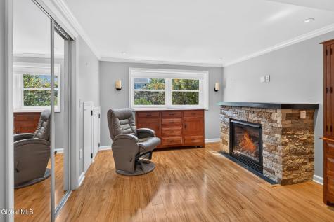 201 Deerfield Court Voorheesville NY 12186
