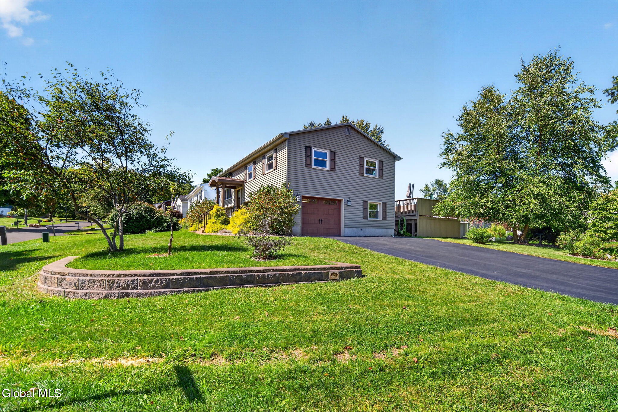 201 Deerfield Court Voorheesville NY 12186