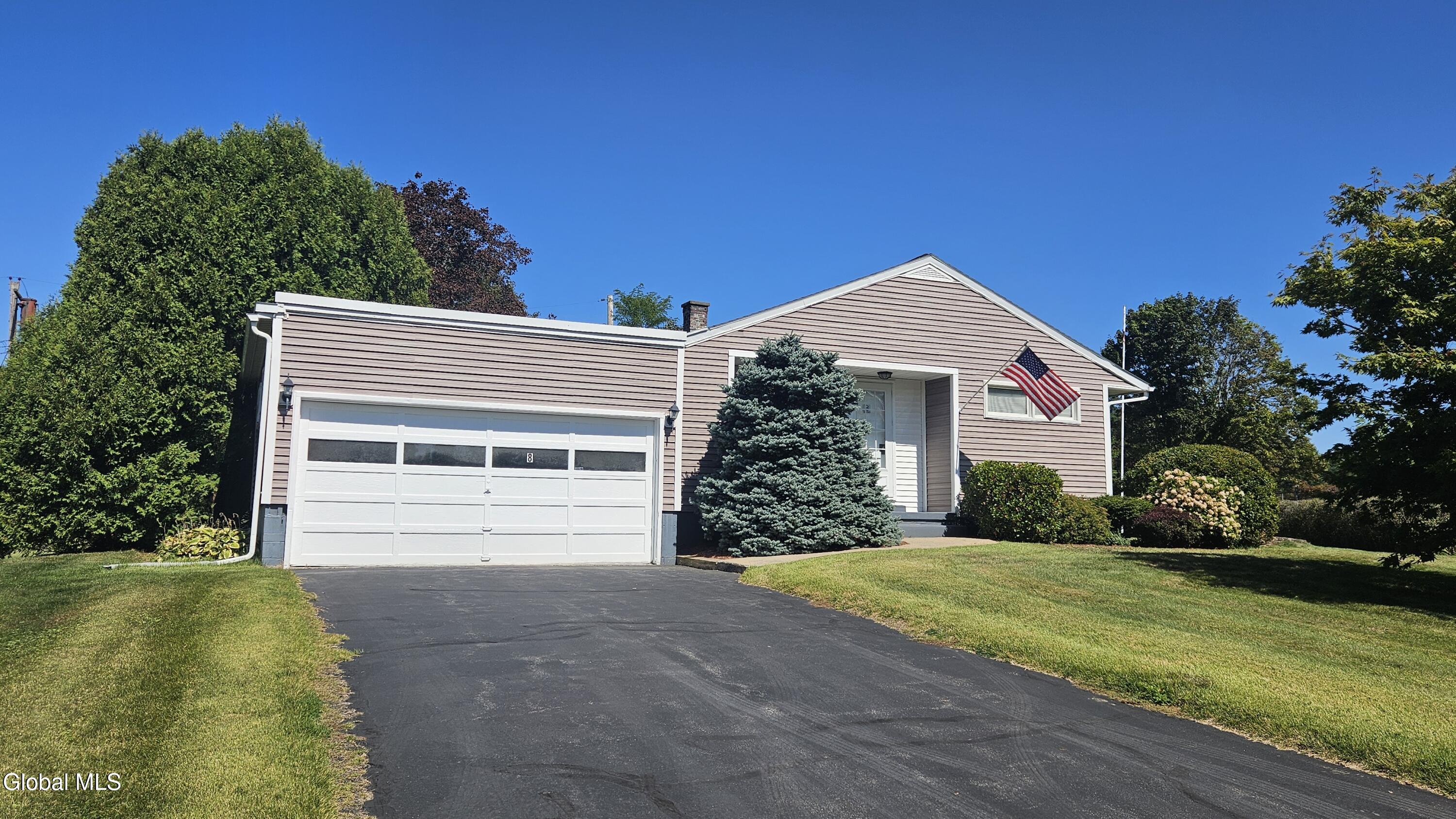 8 Deal Place Amsterdam NY 12010