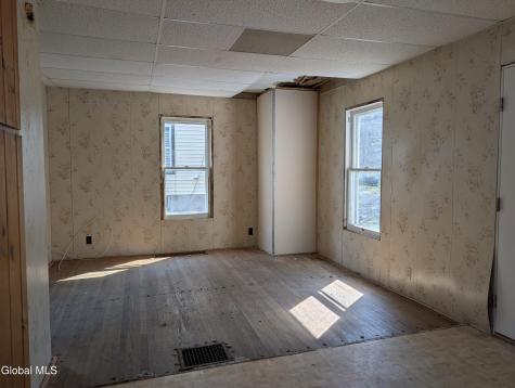 77 3rd Street Gloversville NY 12078