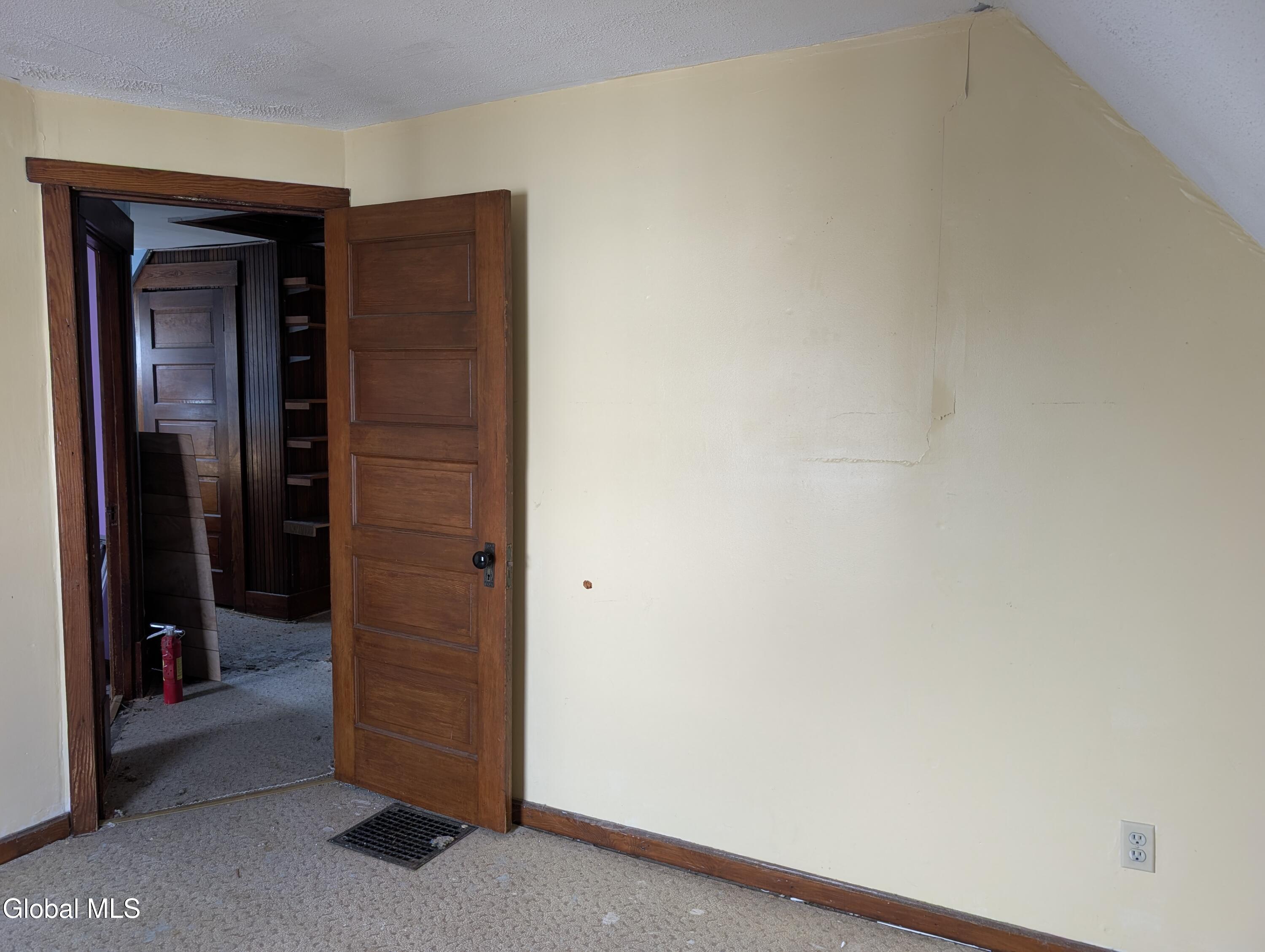 77 3rd Street Gloversville NY 12078