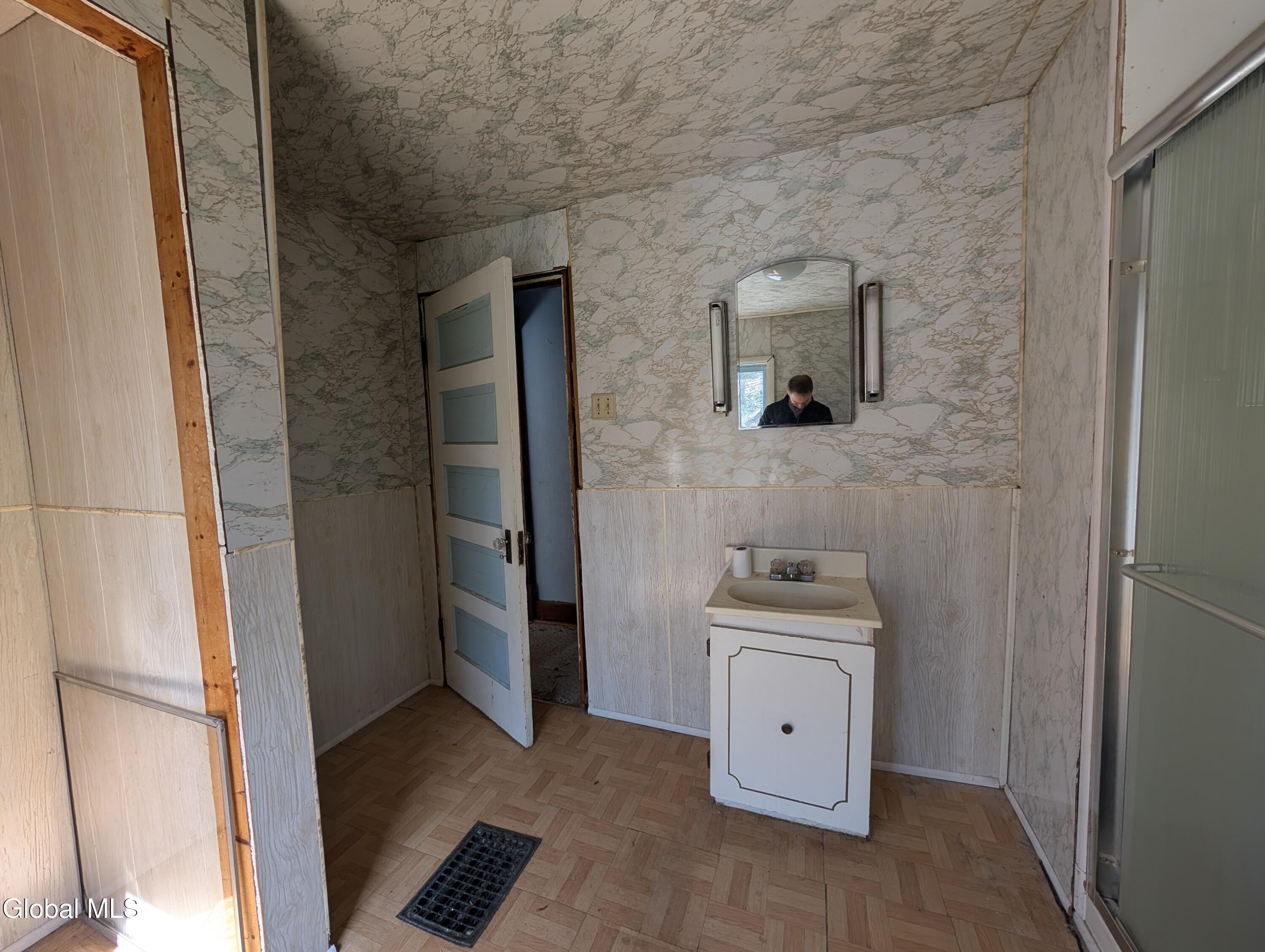 77 3rd Street Gloversville NY 12078