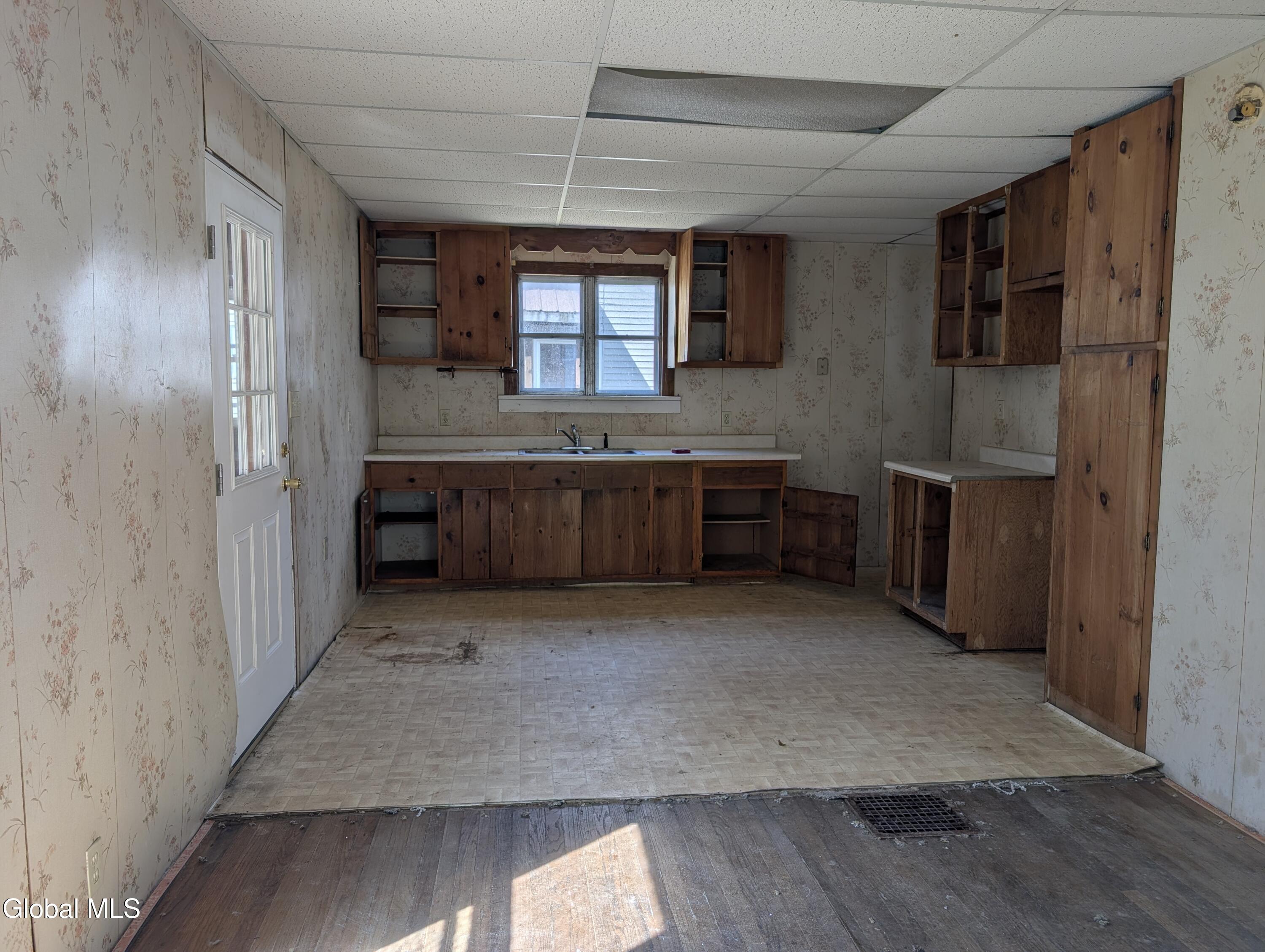 77 3rd Street Gloversville NY 12078