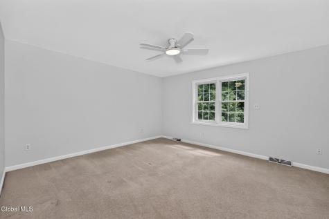 12 Four Leaf Manor Clifton Park NY 12148