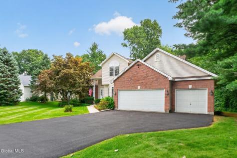 12 Four Leaf Manor Clifton Park NY 12148