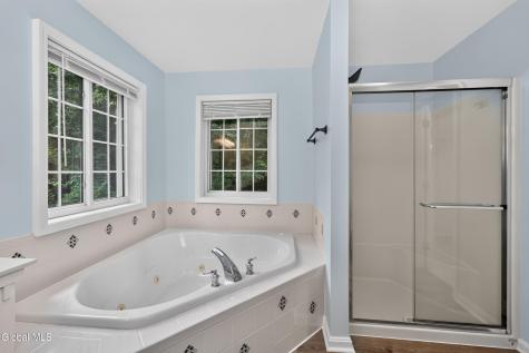 12 Four Leaf Manor Clifton Park NY 12148