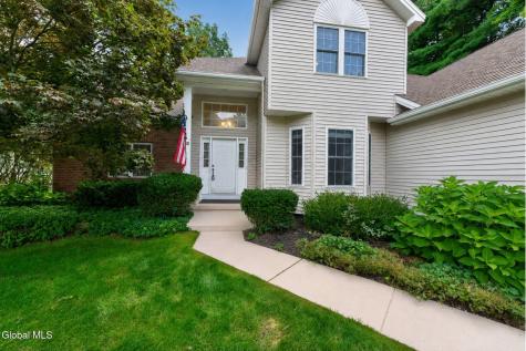 12 Four Leaf Manor Clifton Park NY 12148