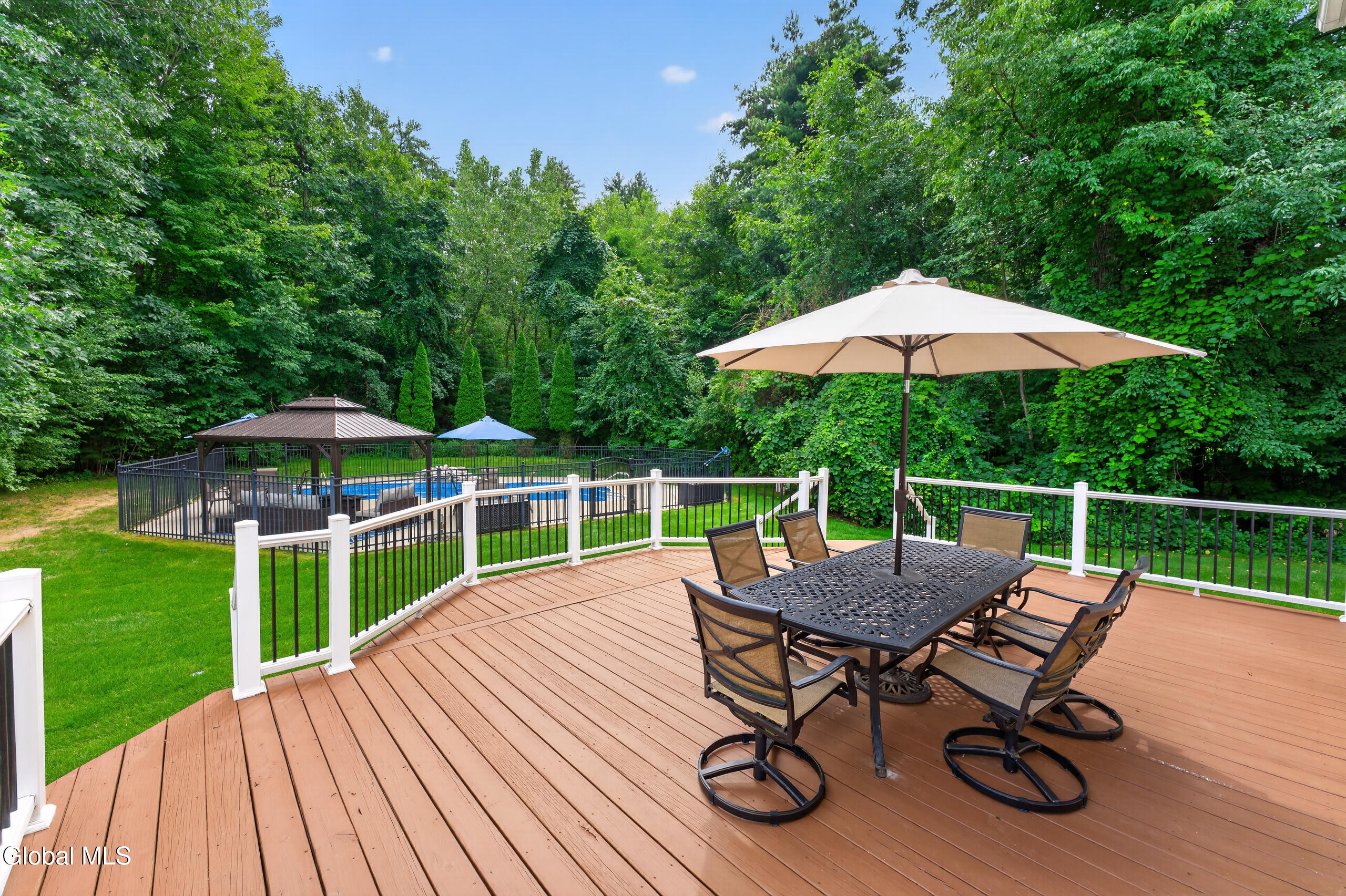 12 Four Leaf Manor Clifton Park NY 12148