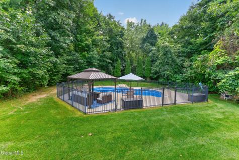12 Four Leaf Manor Clifton Park NY 12148