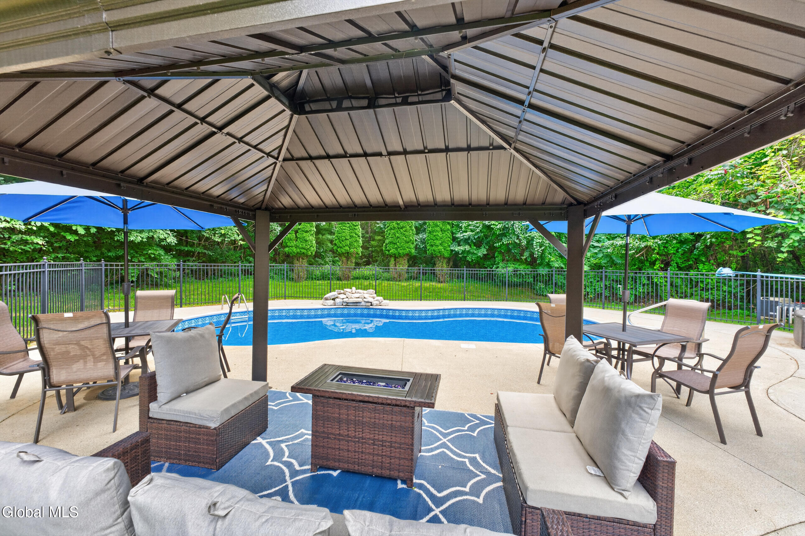 12 Four Leaf Manor Clifton Park NY 12148