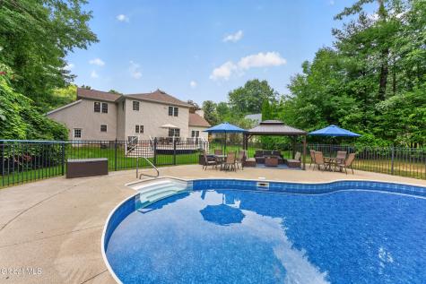 12 Four Leaf Manor Clifton Park NY 12148