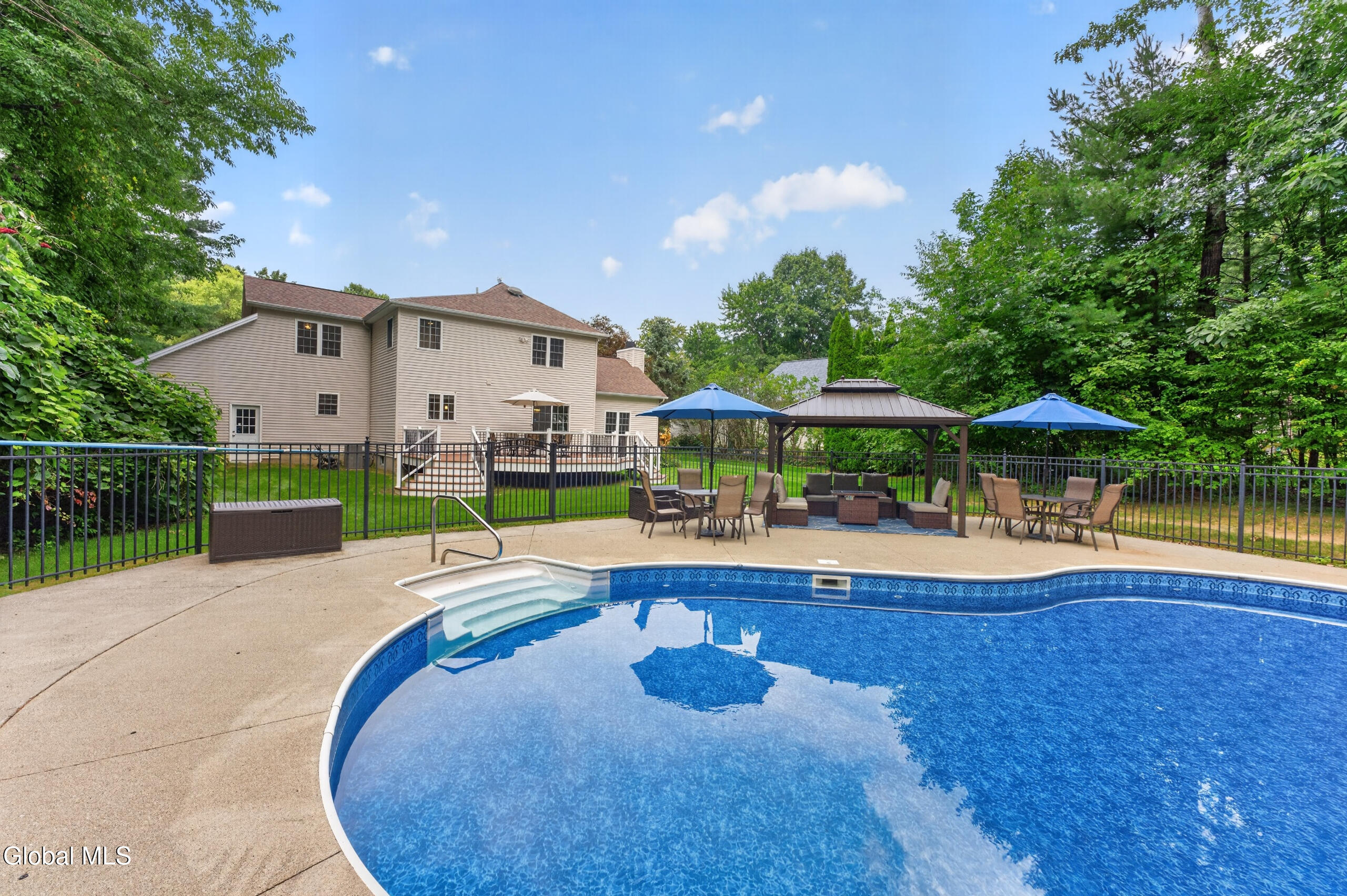 12 Four Leaf Manor Clifton Park NY 12148
