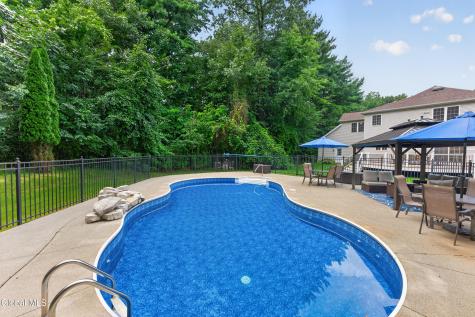 12 Four Leaf Manor Clifton Park NY 12148