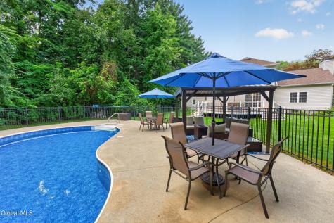 12 Four Leaf Manor Clifton Park NY 12148