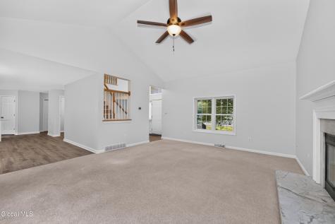 12 Four Leaf Manor Clifton Park NY 12148