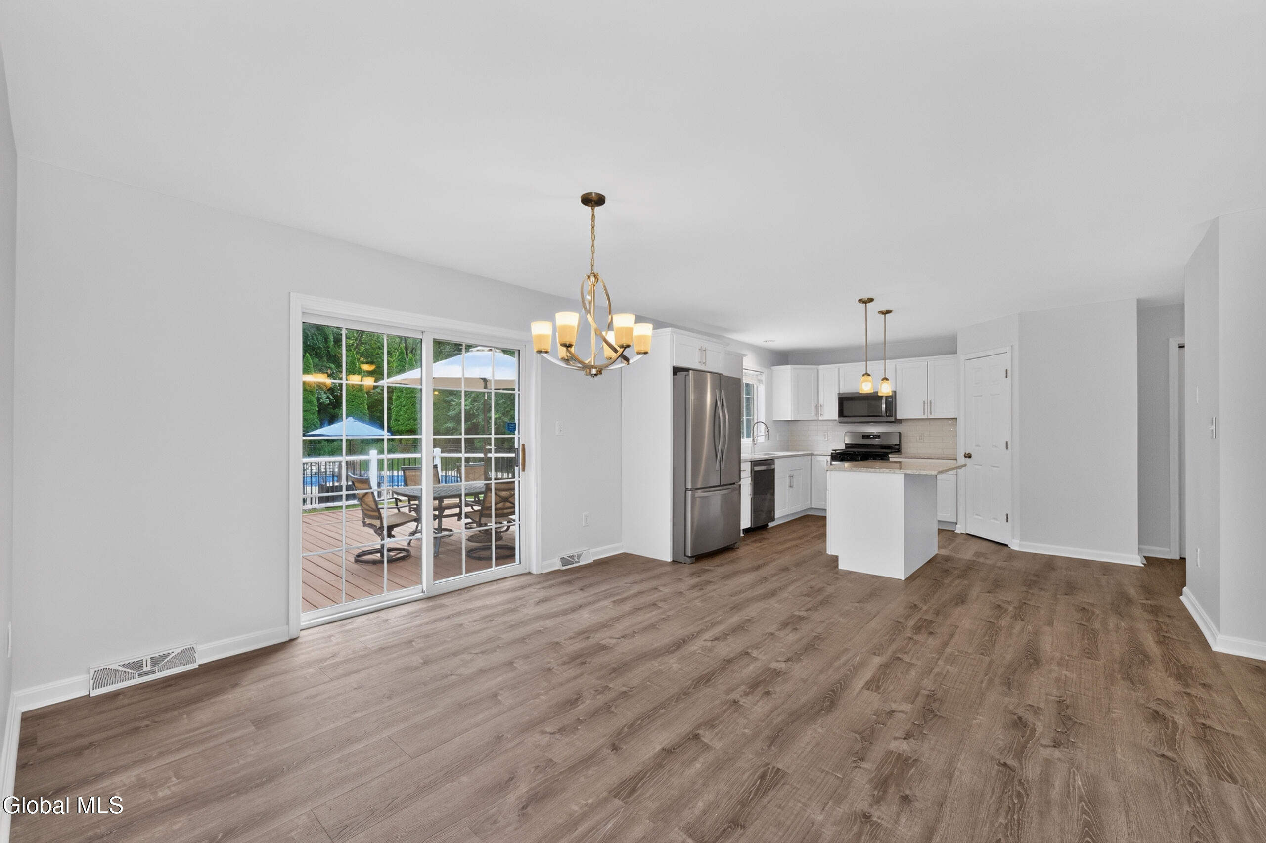 12 Four Leaf Manor Clifton Park NY 12148