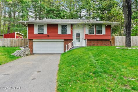 11 Apricot Court Clifton Park NY 12065