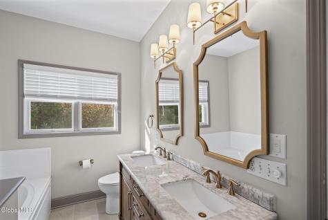 17 Conway Circle Loudonville NY 12211