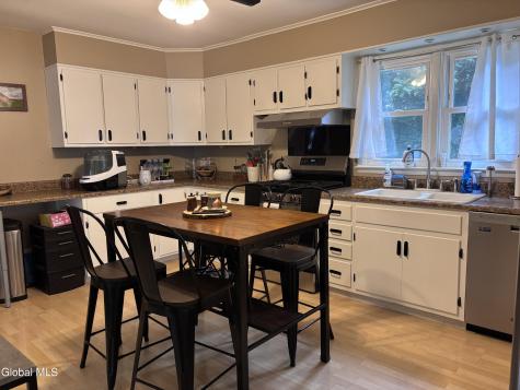 905 3rd Avenue Troy NY 12182