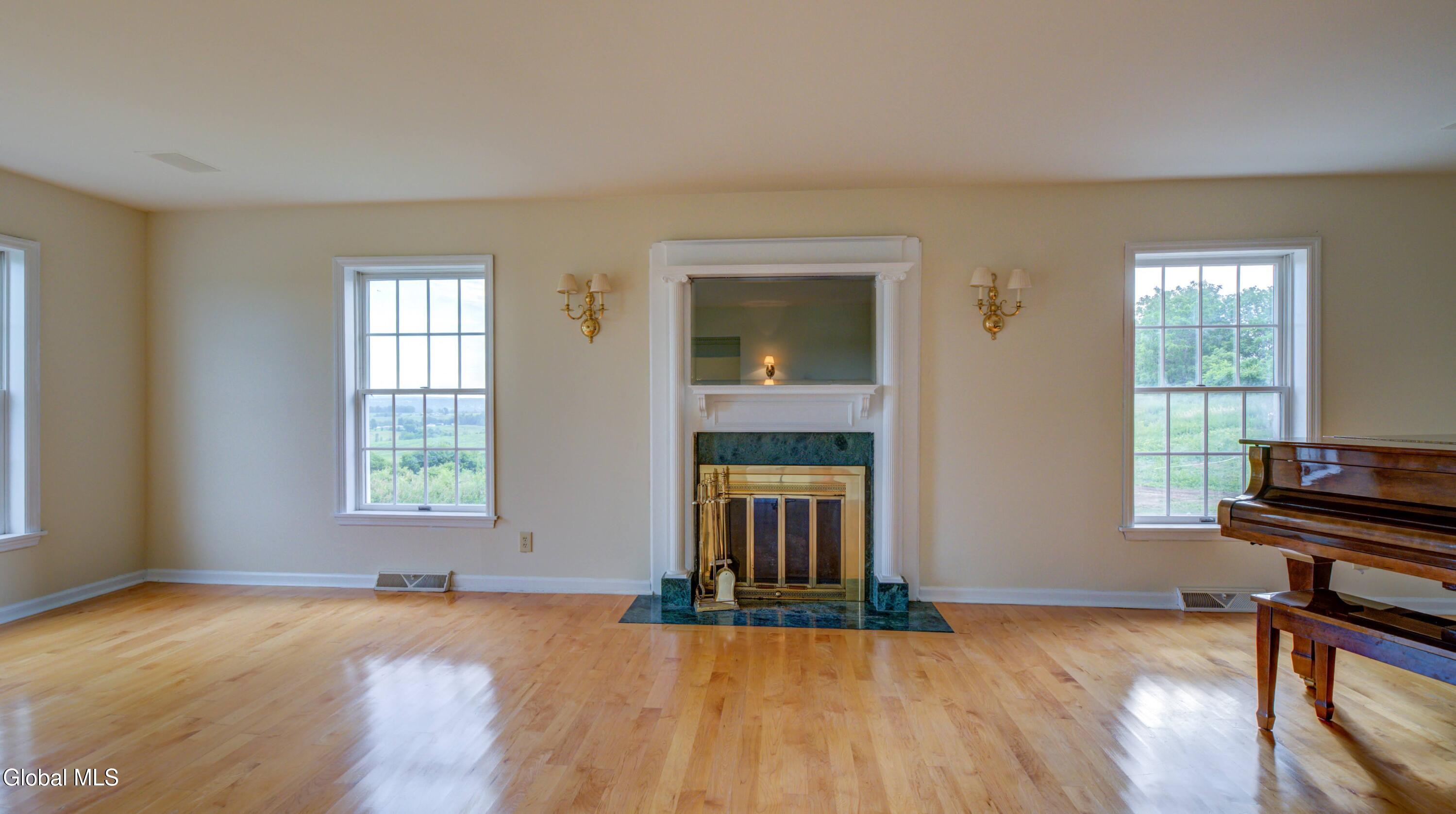 221 Denice Road Amsterdam NY 12010