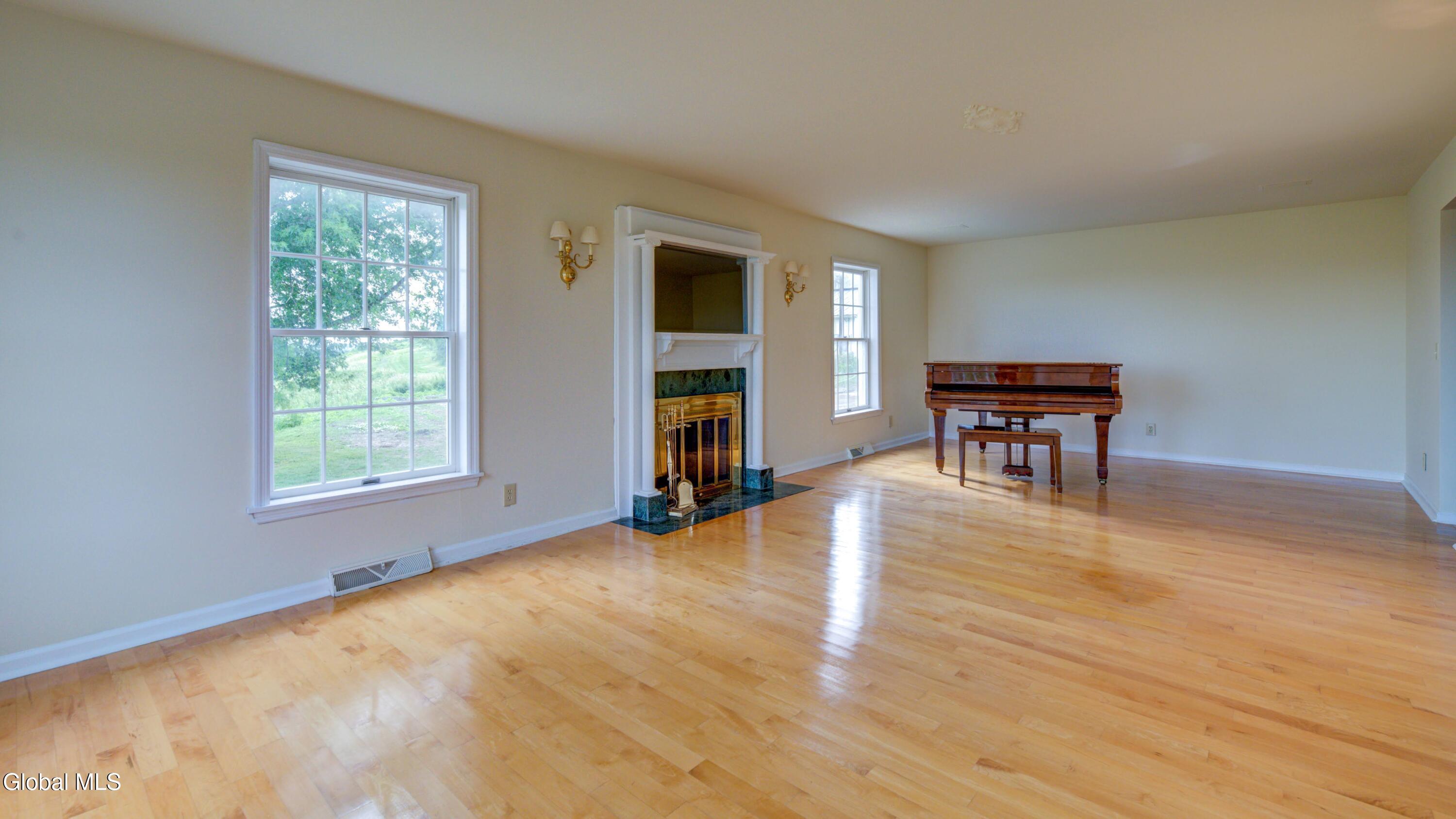 221 Denice Road Amsterdam NY 12010