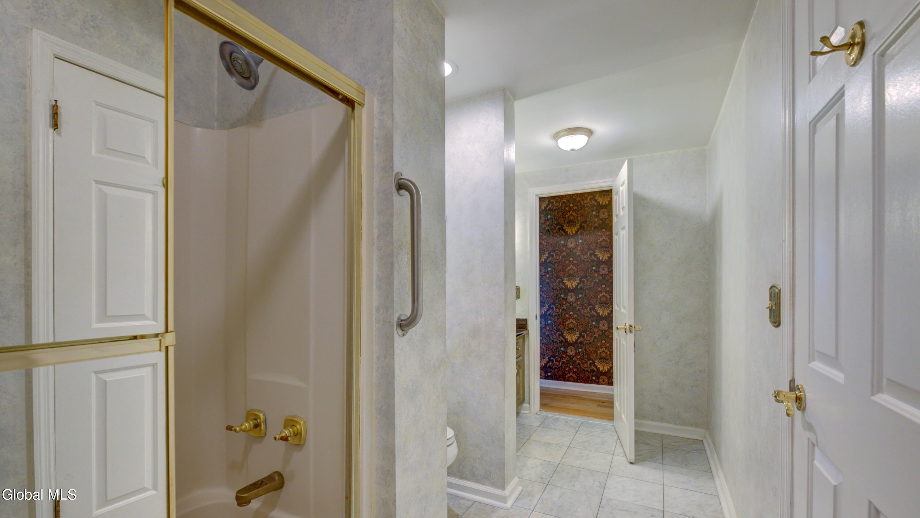 221 Denice Road Amsterdam NY 12010