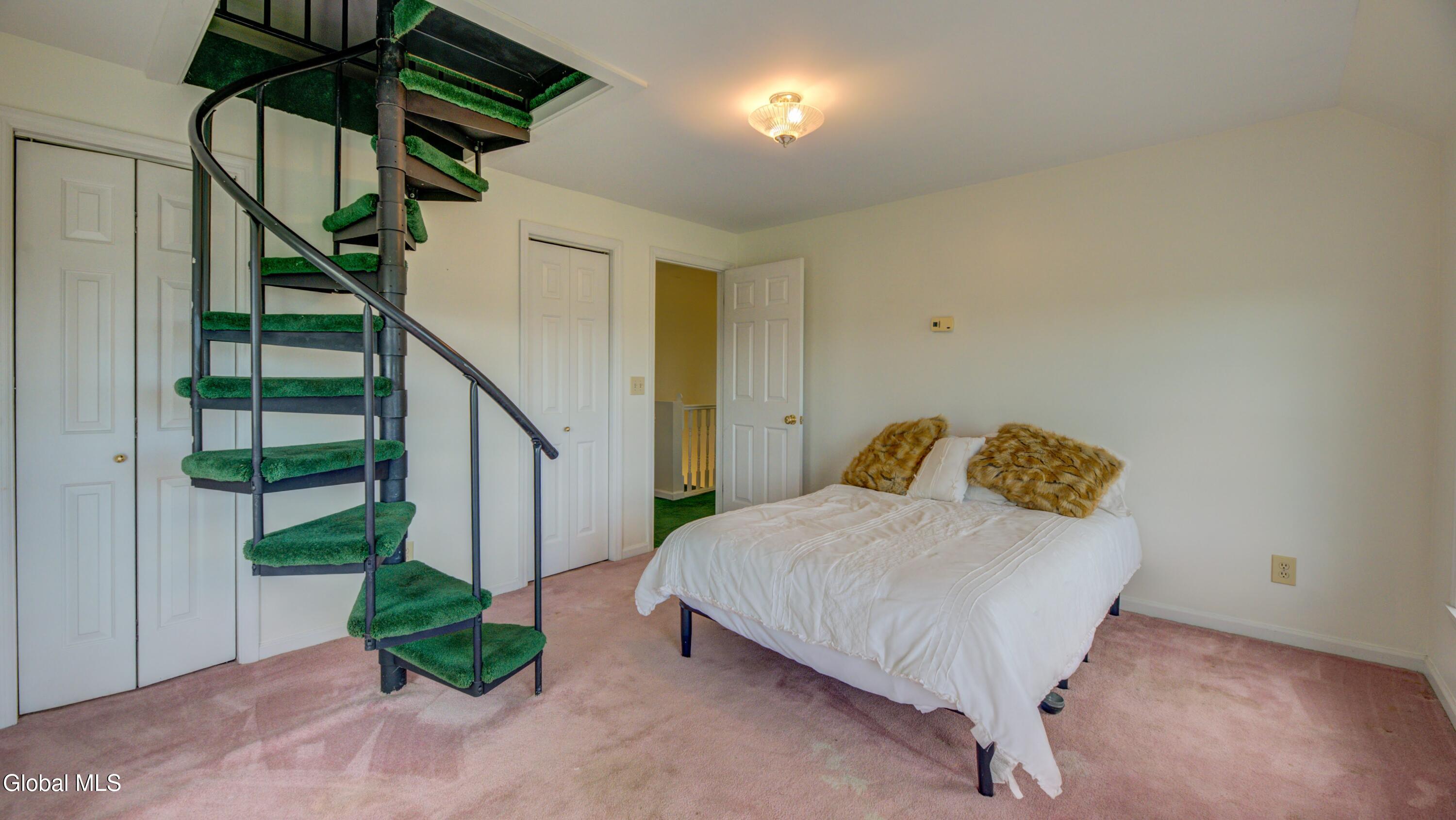 221 Denice Road Amsterdam NY 12010