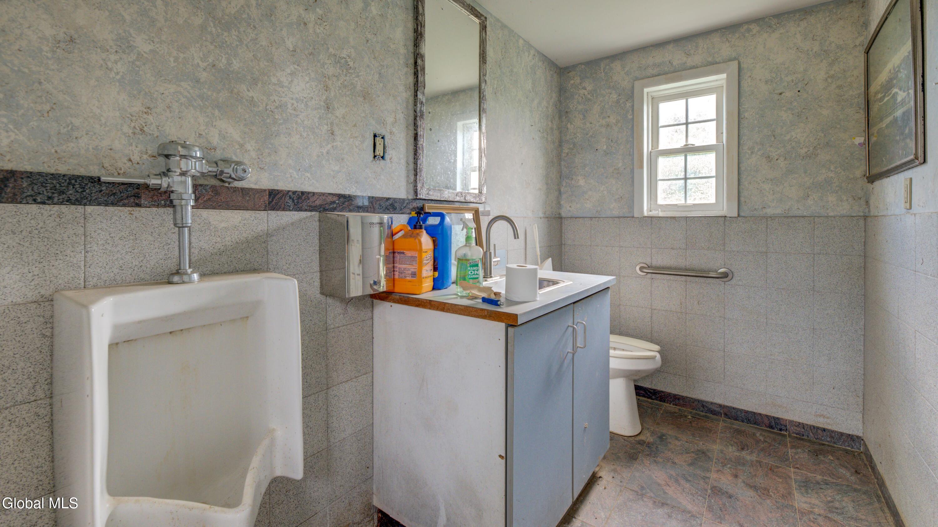 221 Denice Road Amsterdam NY 12010