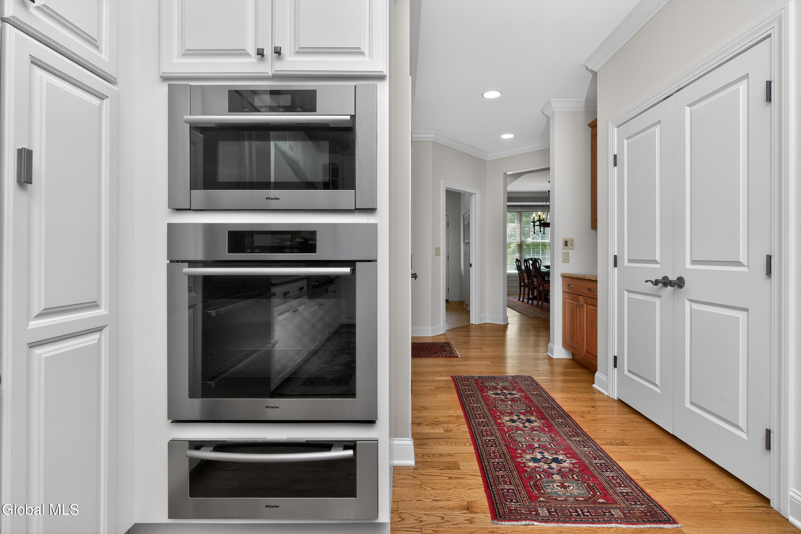 18 Burton Lane Loudonville NY 12211