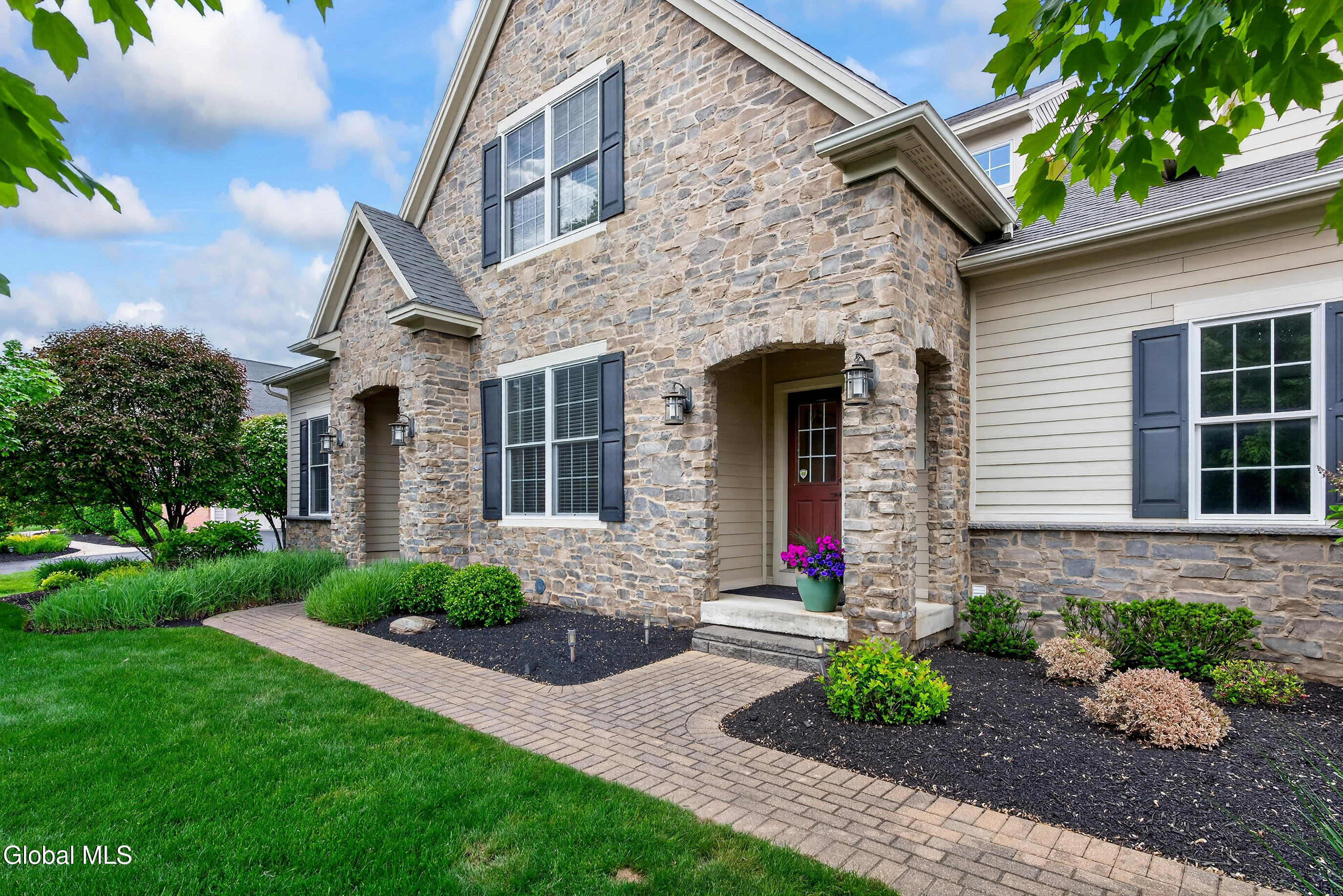 18 Burton Lane Loudonville NY 12211