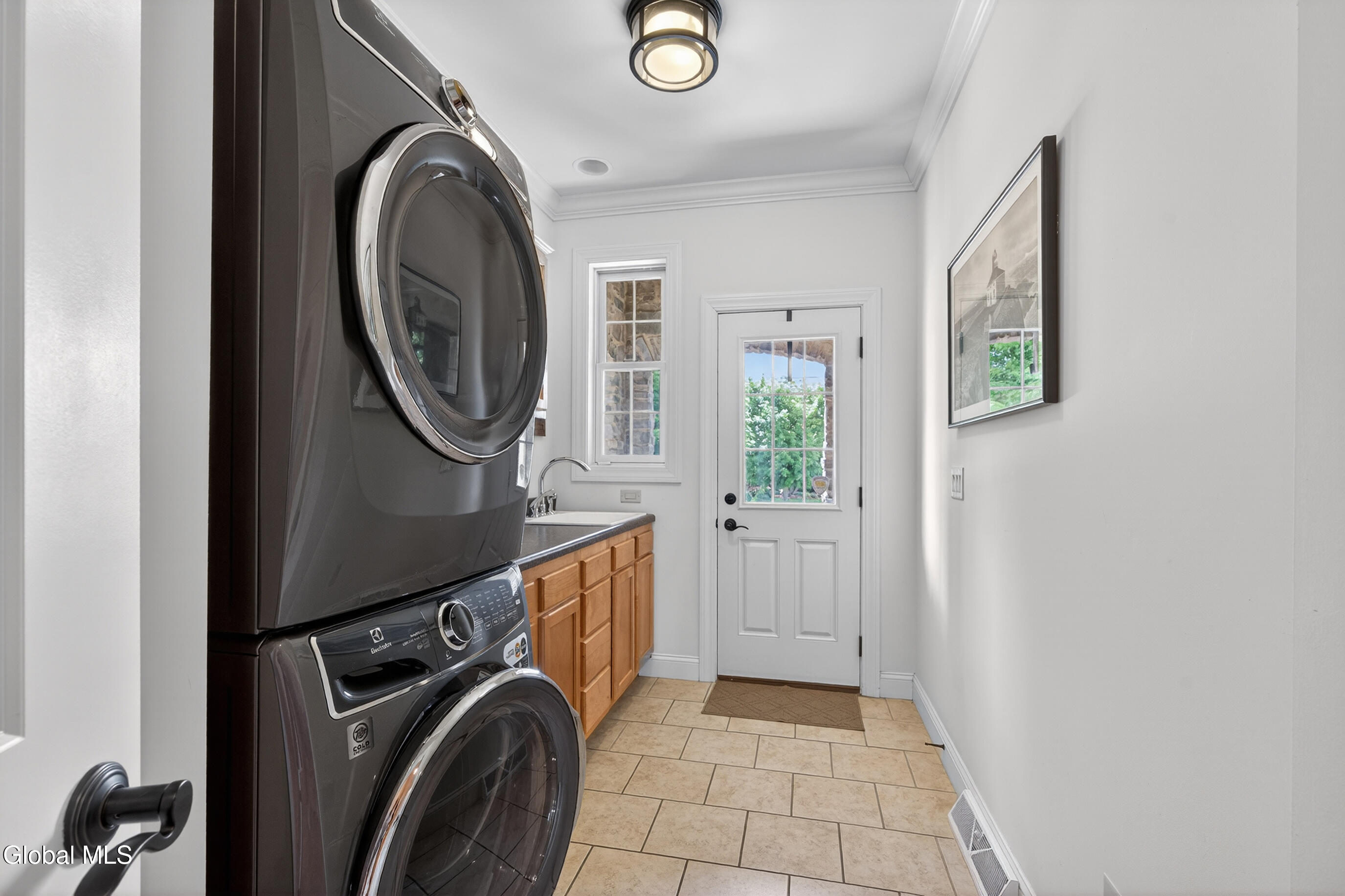 18 Burton Lane Loudonville NY 12211