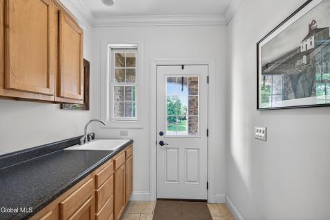 18 Burton Lane Loudonville NY 12211