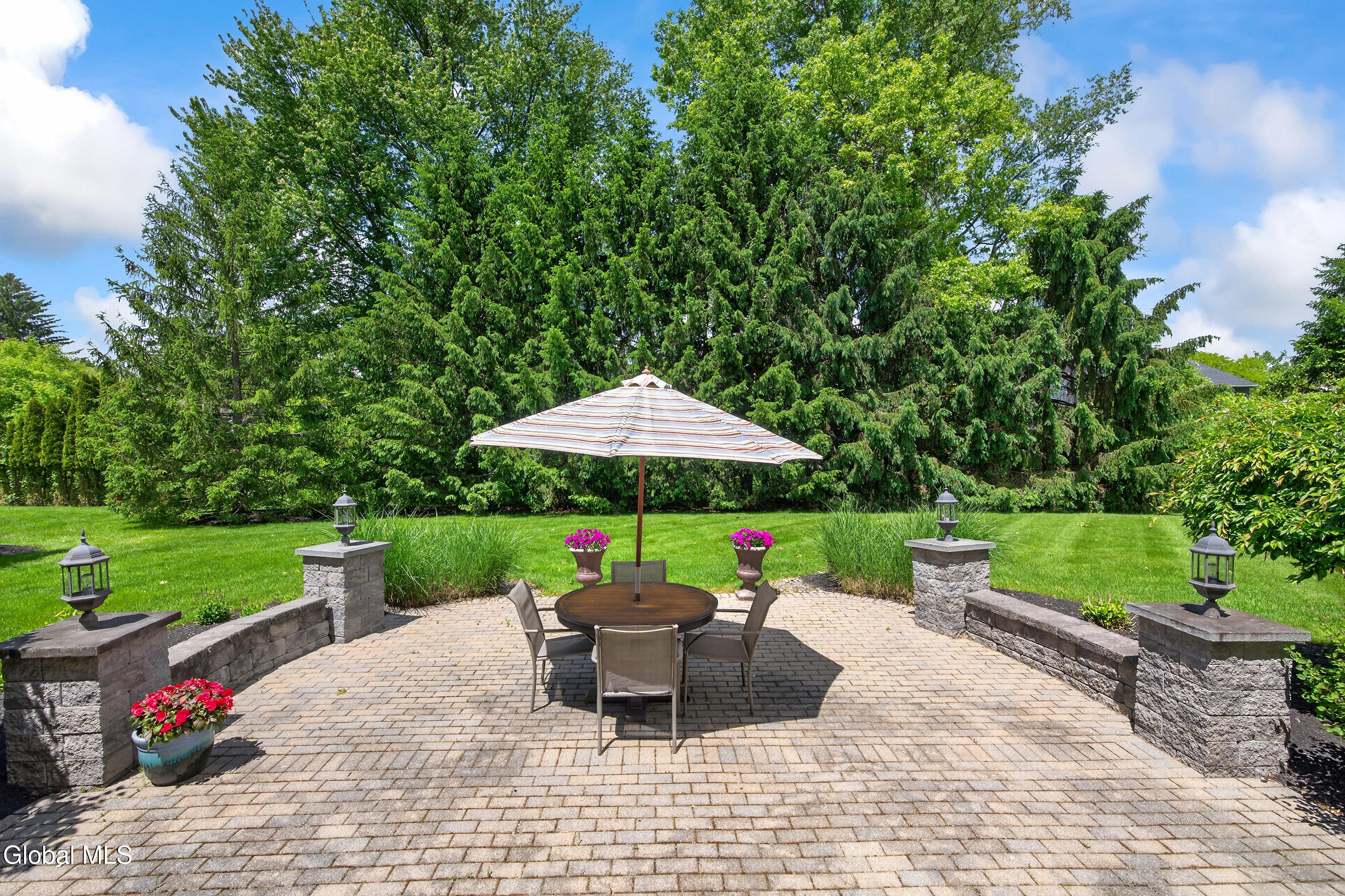 18 Burton Lane Loudonville NY 12211