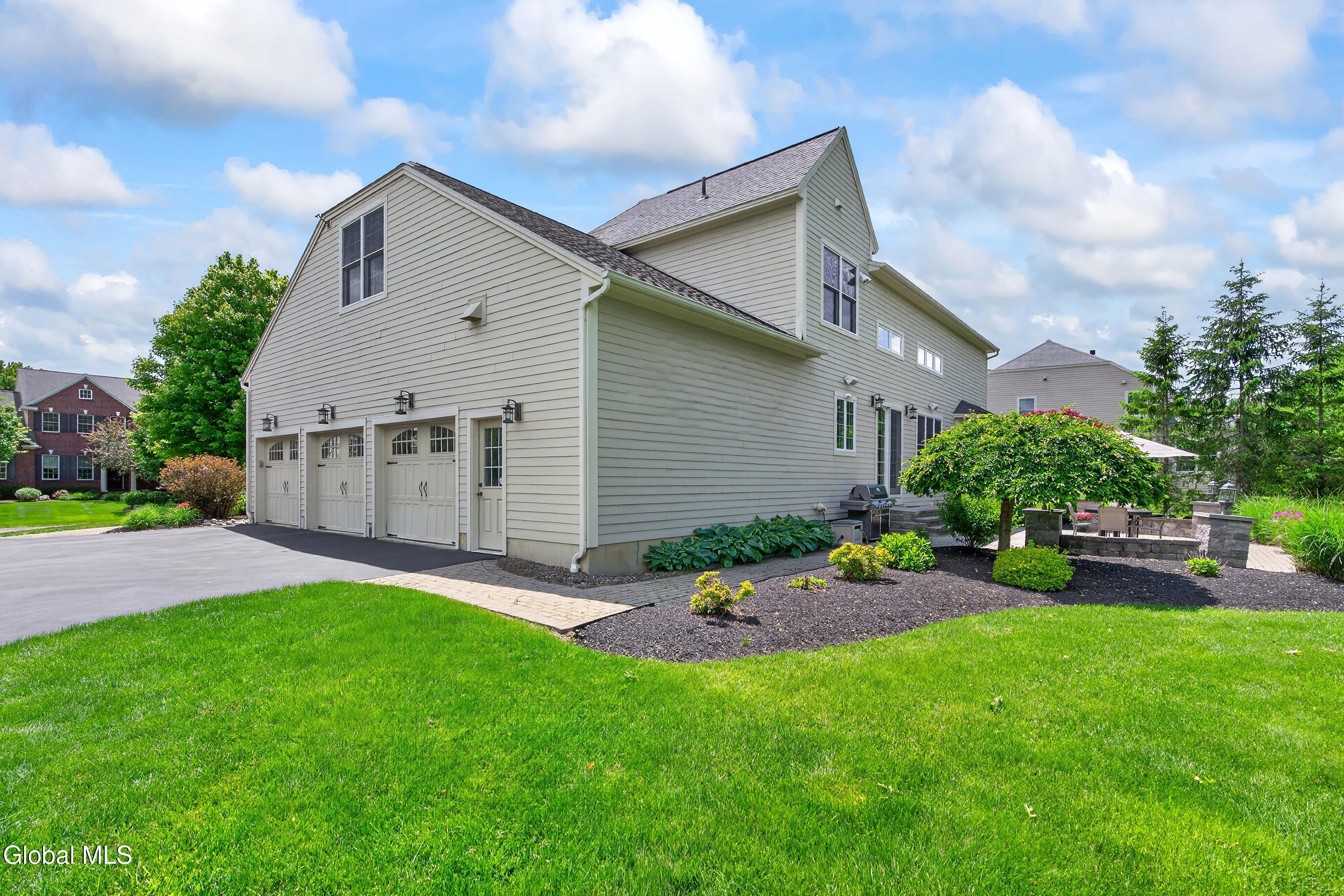 18 Burton Lane Loudonville NY 12211