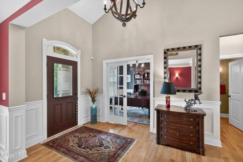 18 Burton Lane Loudonville NY 12211