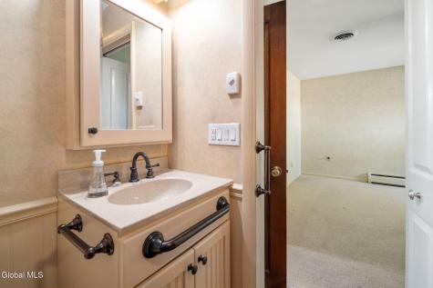 23 Nutwood Avenue Schenectady NY 12304