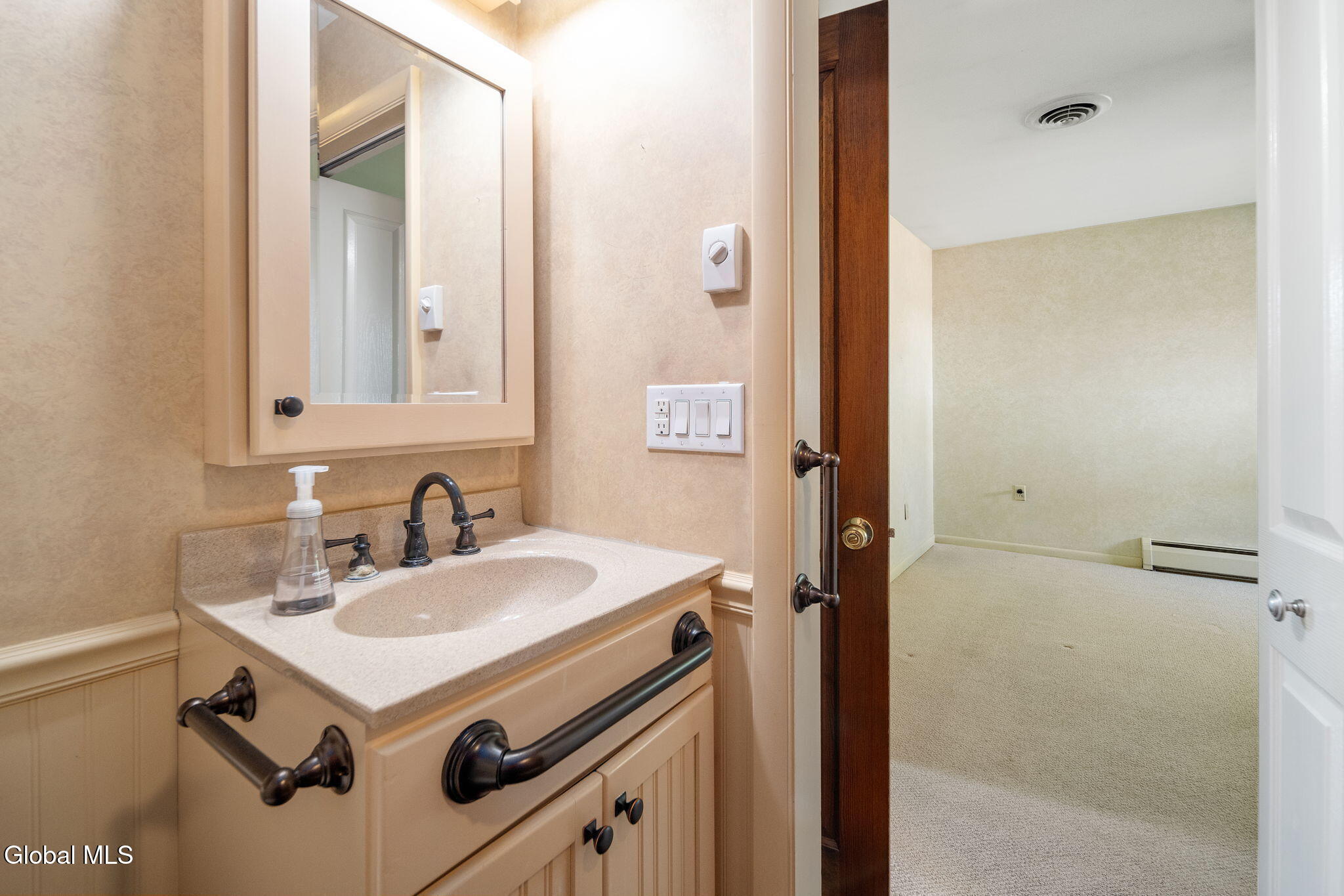23 Nutwood Avenue Schenectady NY 12304
