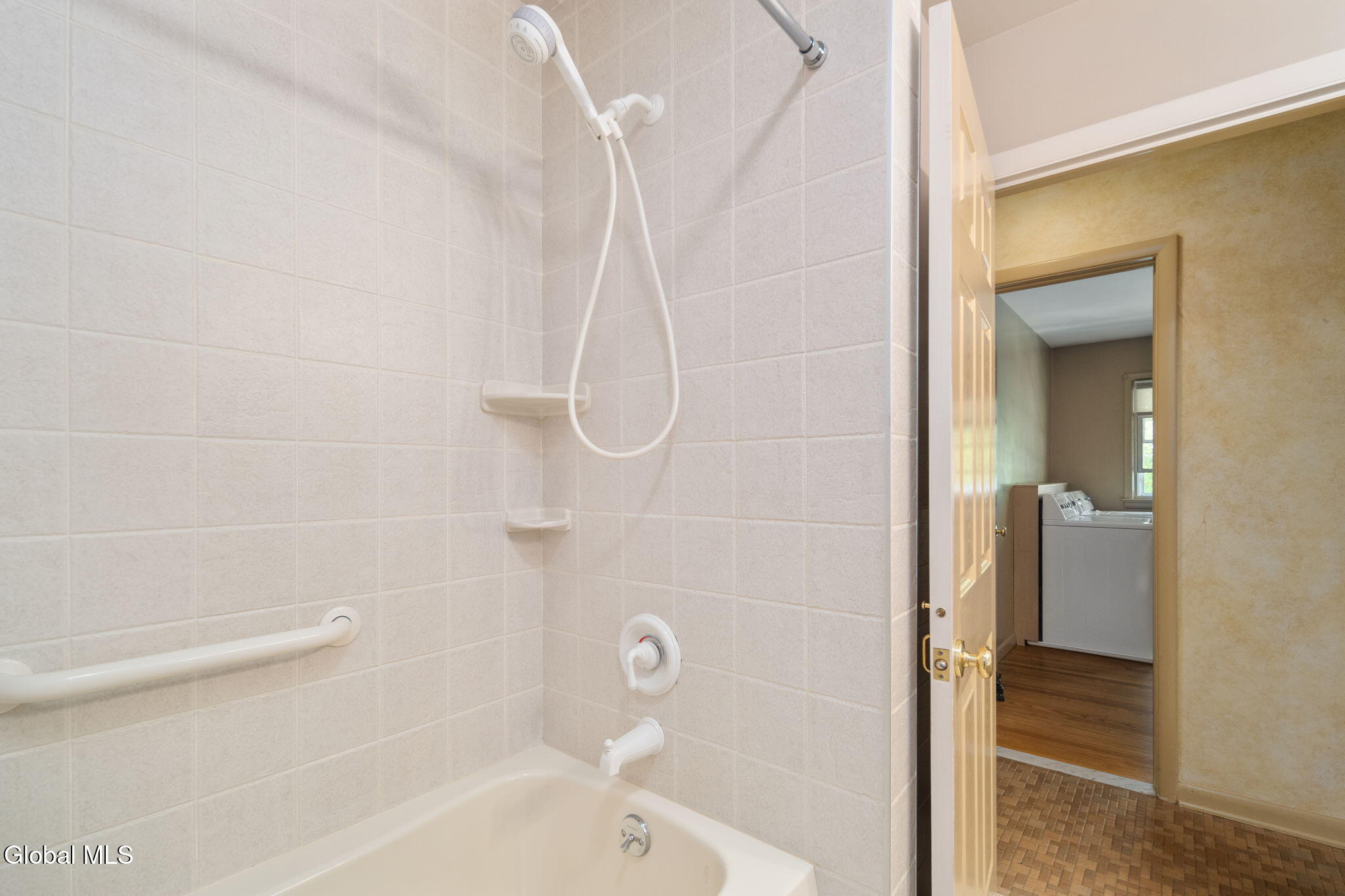 23 Nutwood Avenue Schenectady NY 12304