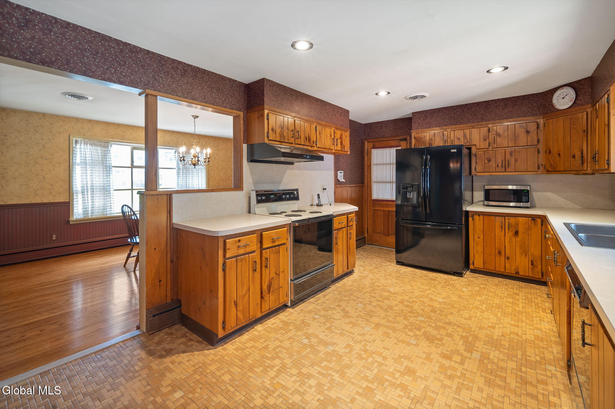 23 Nutwood Avenue Schenectady NY 12304