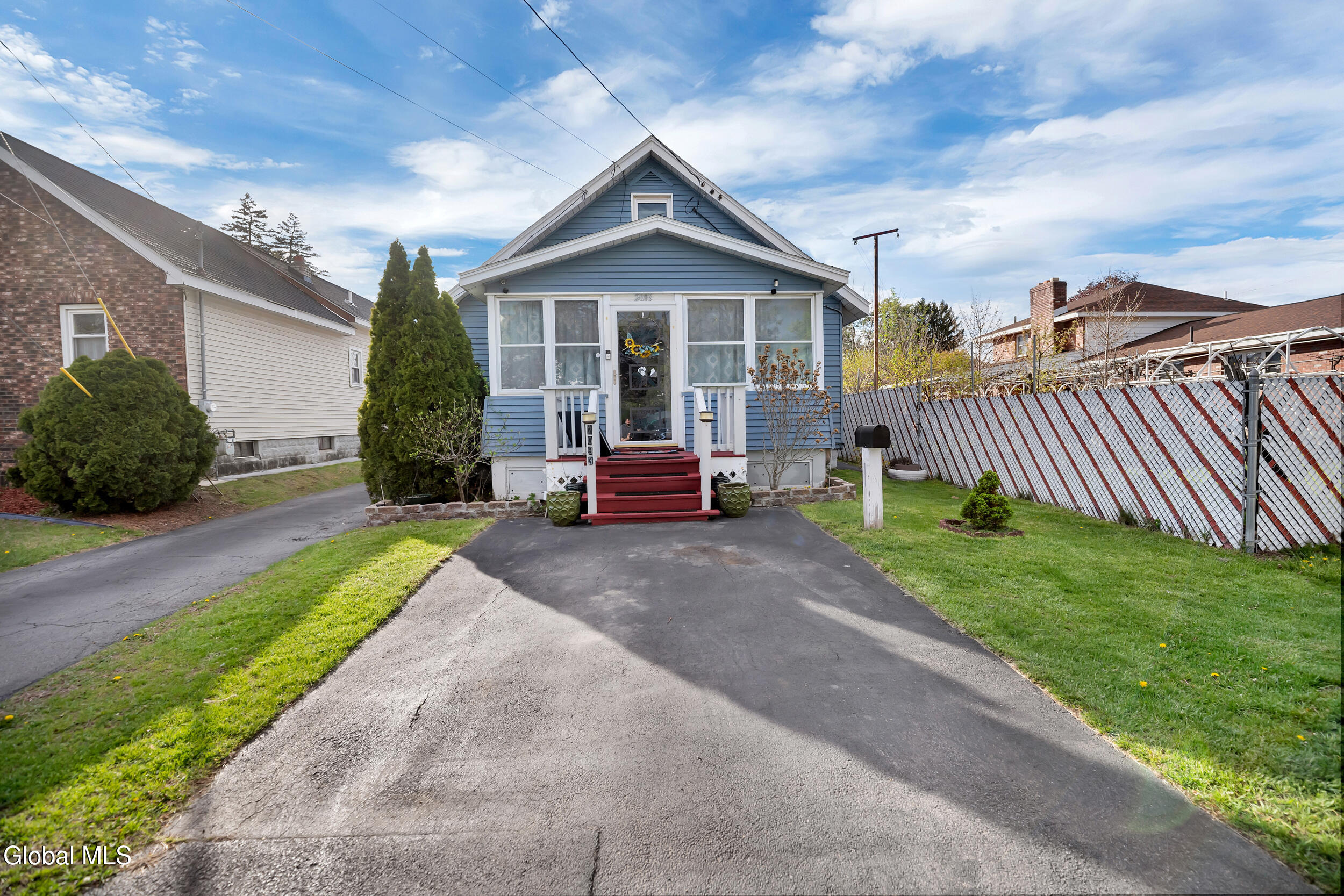 2093 Oaklawn Avenue Schenectady NY 12306