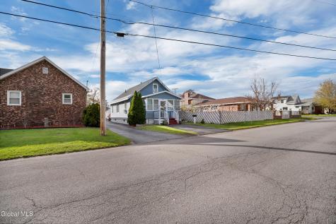 2093 Oaklawn Avenue Schenectady NY 12306