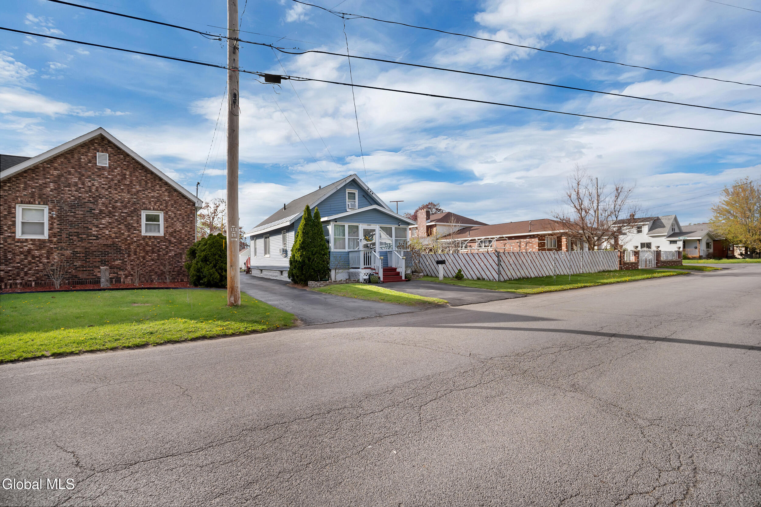 2093 Oaklawn Avenue Schenectady NY 12306